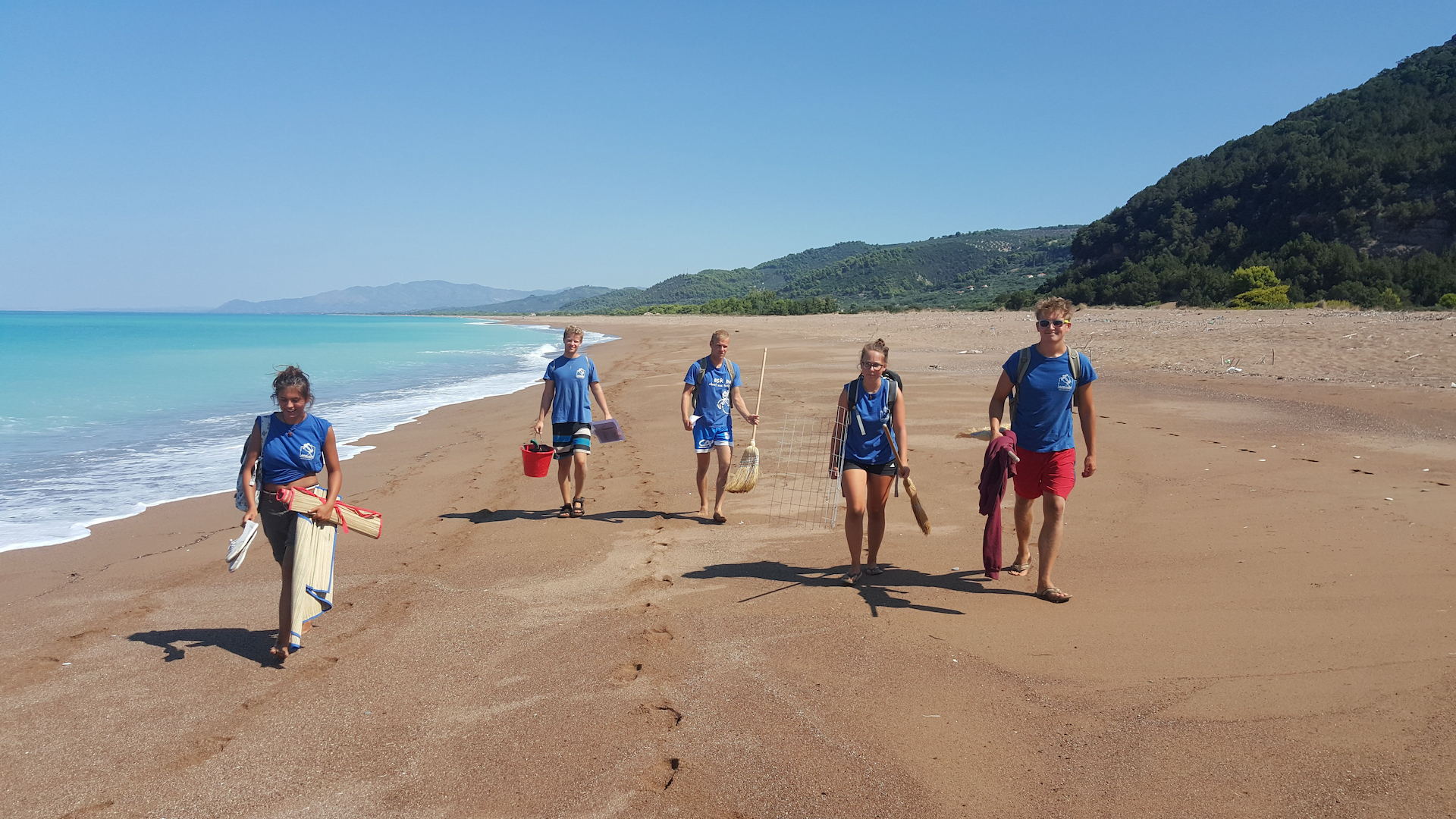 Volunteers of ARCHELON in a monitoring shift 